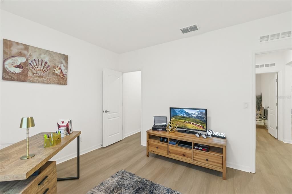 For Sale: $339,900 (4 beds, 2 baths, 1878 Square Feet)