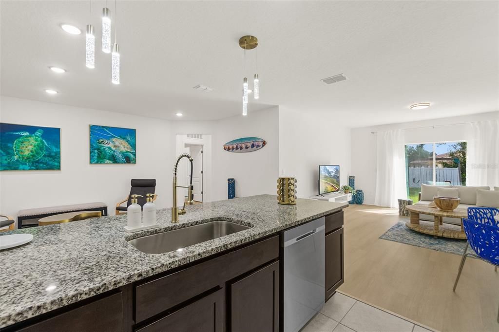 For Sale: $339,900 (4 beds, 2 baths, 1878 Square Feet)