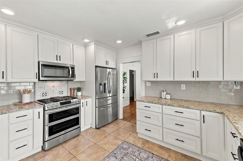 For Sale: $499,900 (2 beds, 2 baths, 1380 Square Feet)