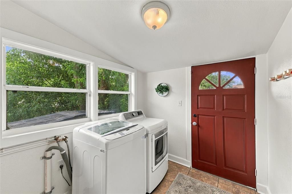 For Sale: $499,900 (2 beds, 2 baths, 1380 Square Feet)