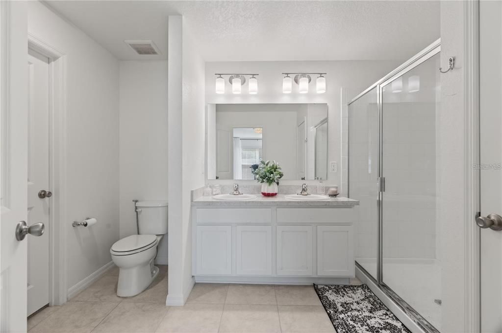 For Sale: $386,000 (4 beds, 2 baths, 1696 Square Feet)