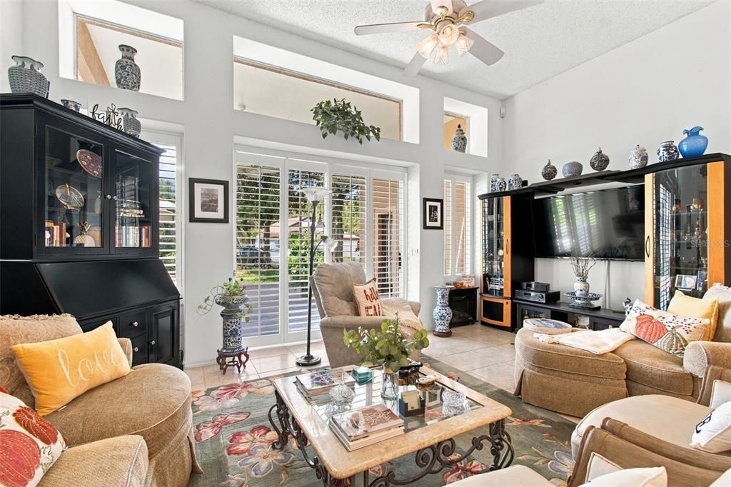 En Venta: $415,000 (3 camas, 2 baños, 2036 Pies cuadrados)