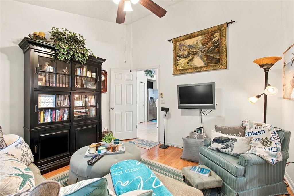 En Venta: $415,000 (3 camas, 2 baños, 2036 Pies cuadrados)