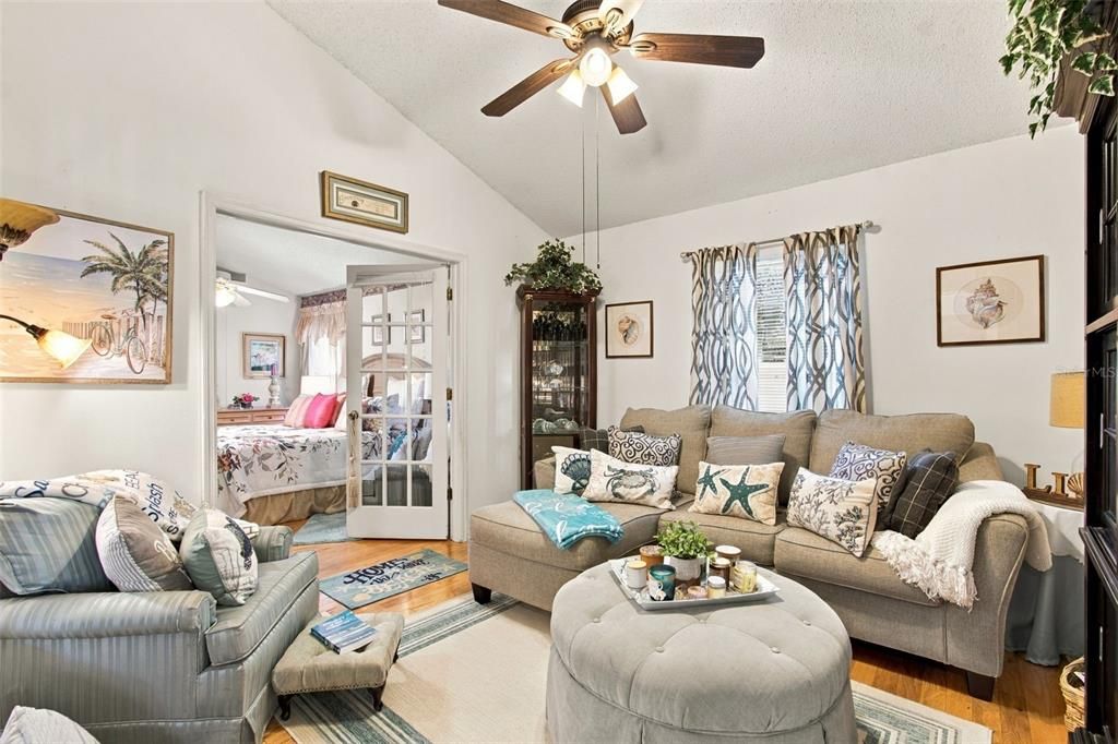 En Venta: $415,000 (3 camas, 2 baños, 2036 Pies cuadrados)