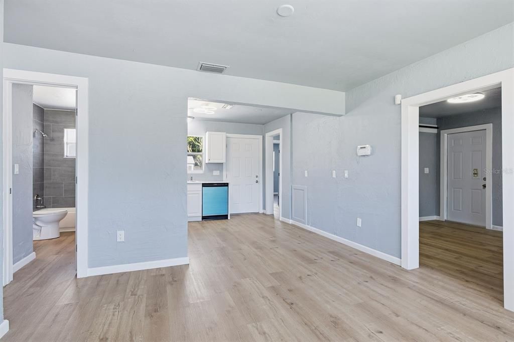 For Sale: $310,000 (3 beds, 2 baths, 1202 Square Feet)