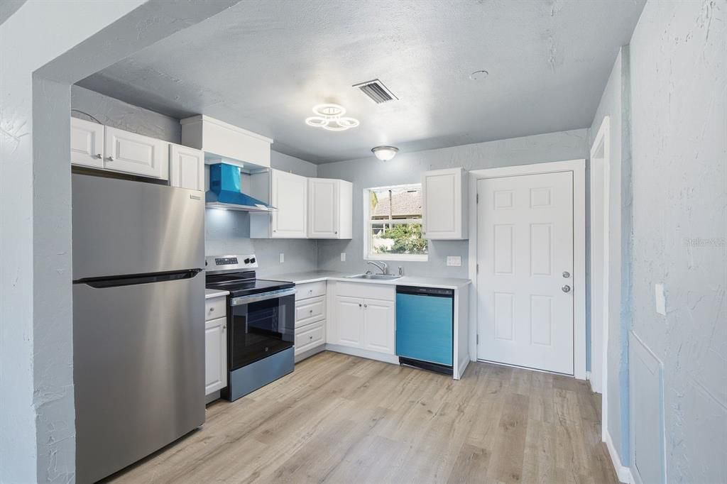 For Sale: $310,000 (3 beds, 2 baths, 1202 Square Feet)