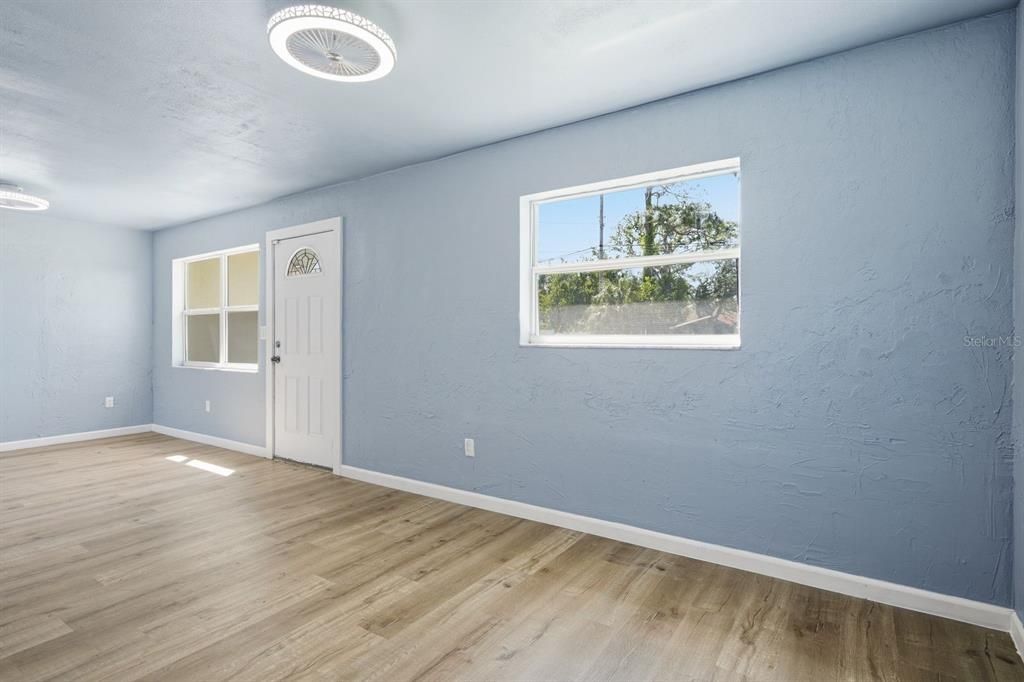 For Sale: $310,000 (3 beds, 2 baths, 1202 Square Feet)
