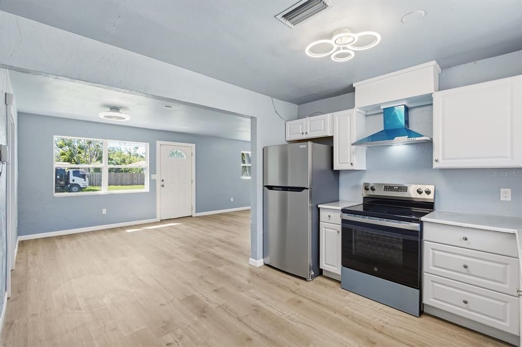 For Sale: $310,000 (3 beds, 2 baths, 1202 Square Feet)