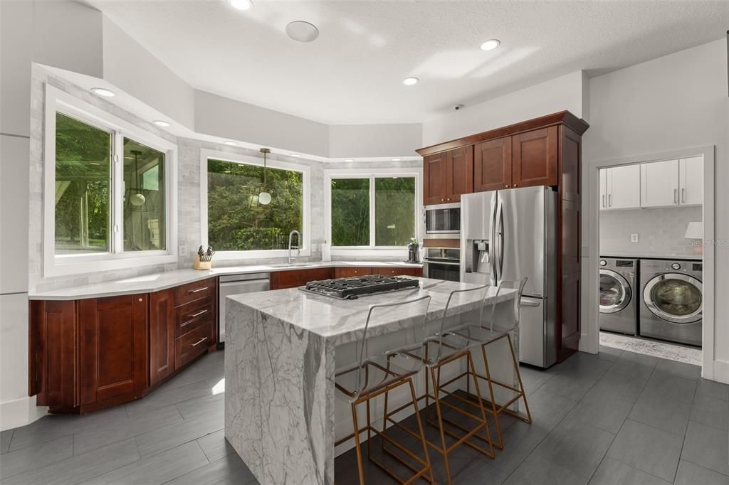 En Venta: $1,369,000 (5 camas, 3 baños, 3274 Pies cuadrados)