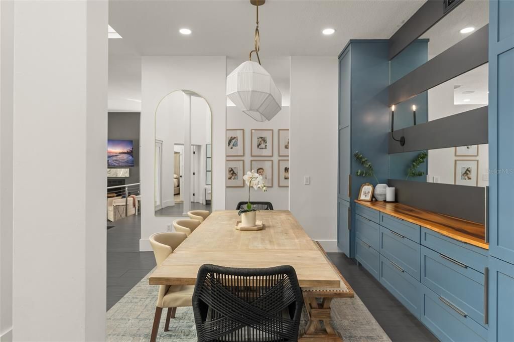 En Venta: $1,369,000 (5 camas, 3 baños, 3274 Pies cuadrados)