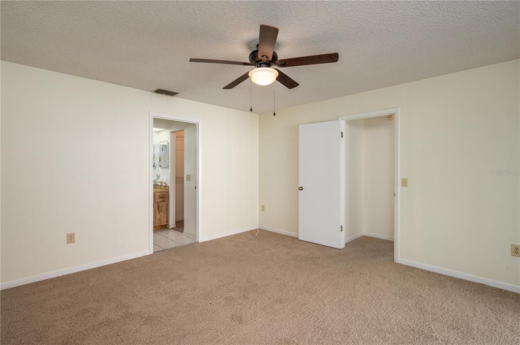 For Sale: $237,900 (3 beds, 2 baths, 1313 Square Feet)
