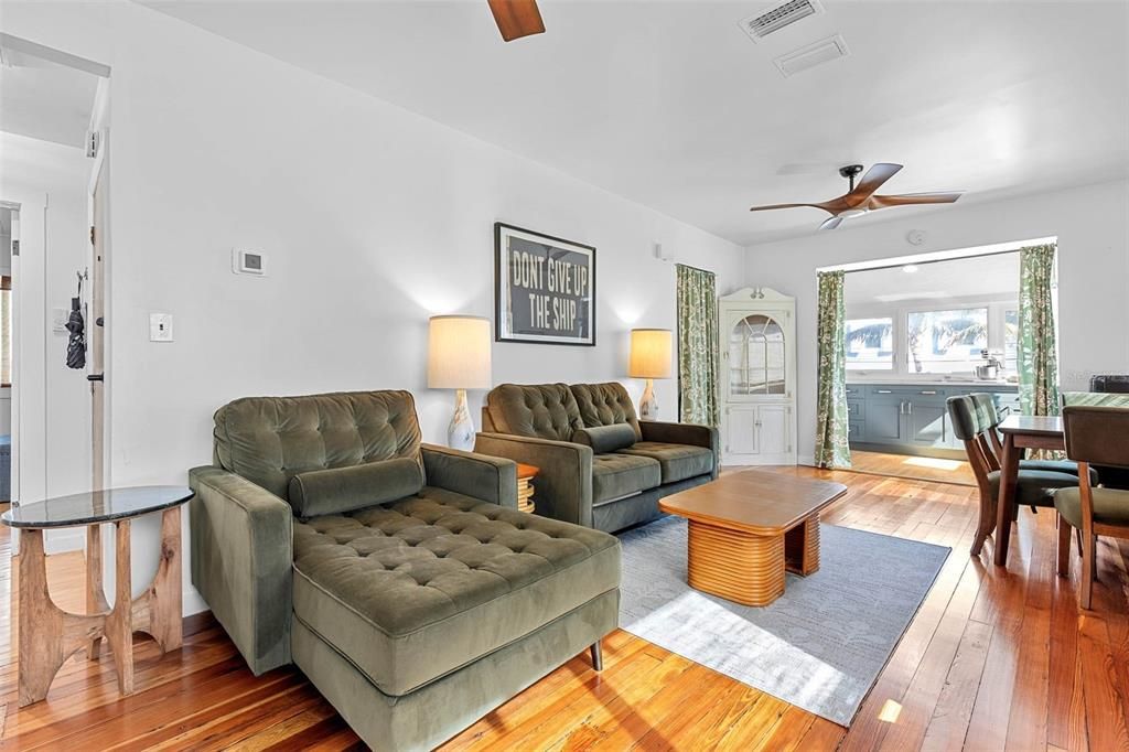 En Venta: $1,895,000 (3 camas, 3 baños, 2242 Pies cuadrados)