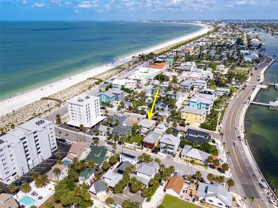 En Venta: $1,895,000 (3 camas, 3 baños, 2242 Pies cuadrados)