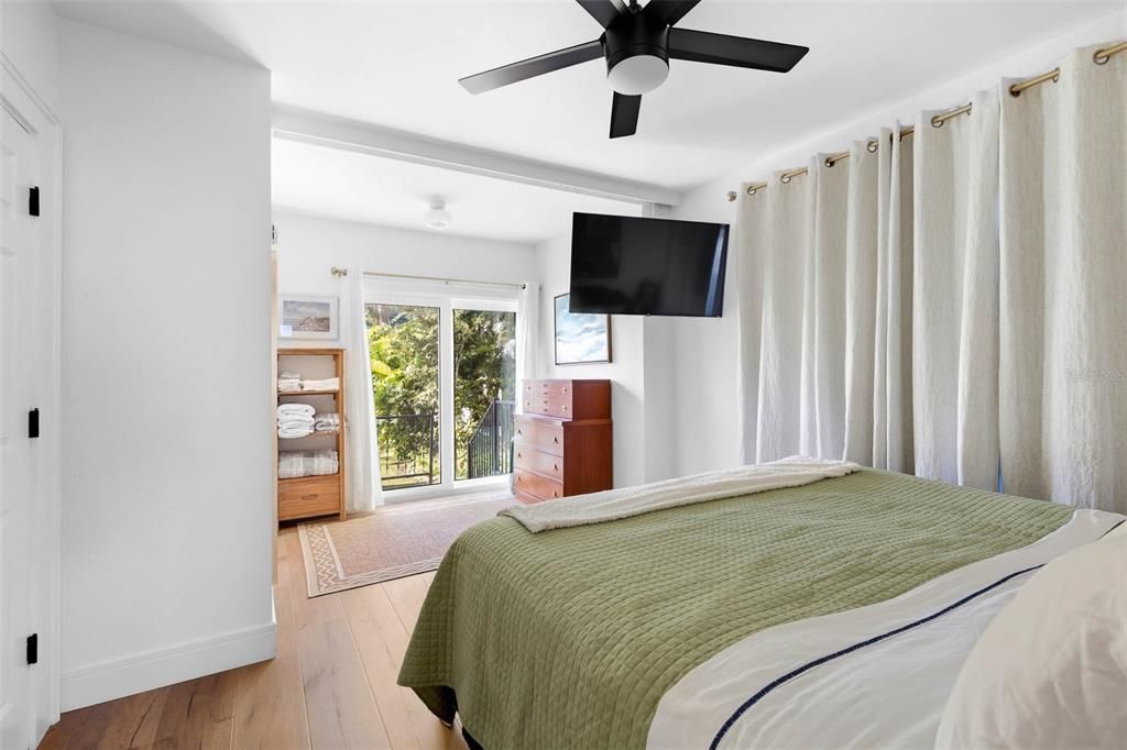 En Venta: $1,895,000 (3 camas, 3 baños, 2242 Pies cuadrados)