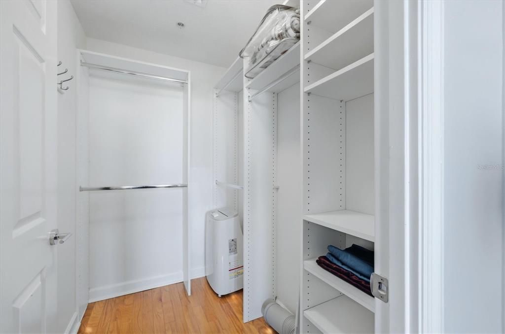 For Sale: $625,000 (2 beds, 1 baths, 990 Square Feet)