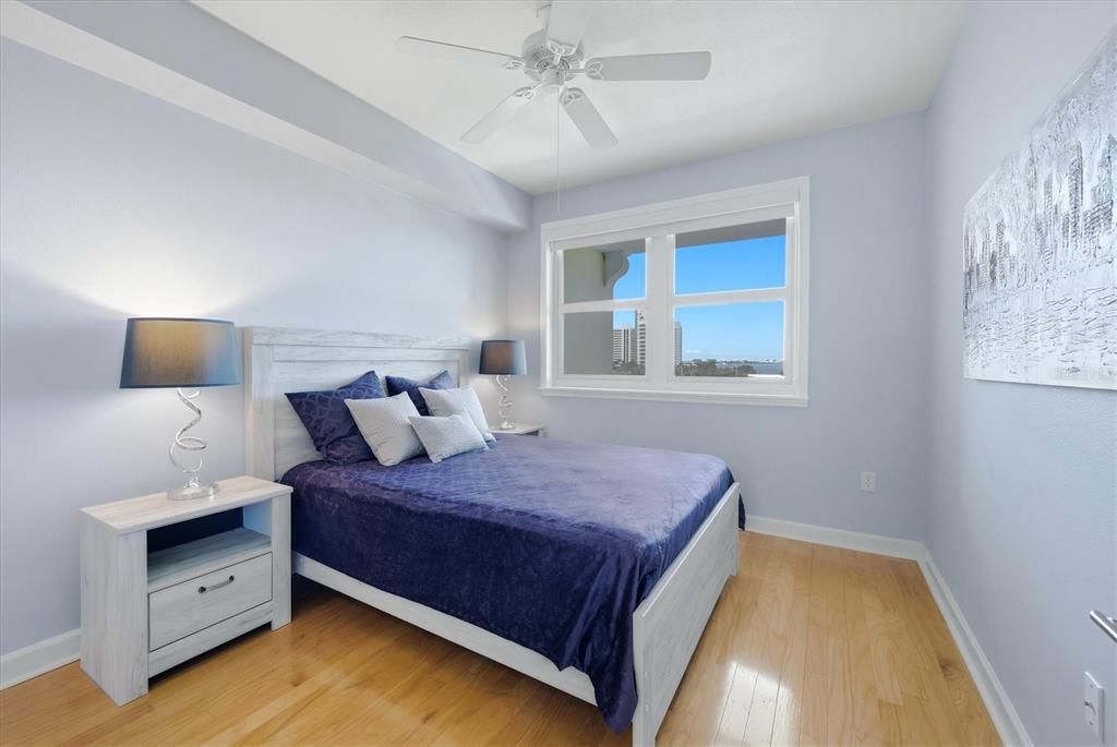 For Sale: $625,000 (2 beds, 1 baths, 990 Square Feet)