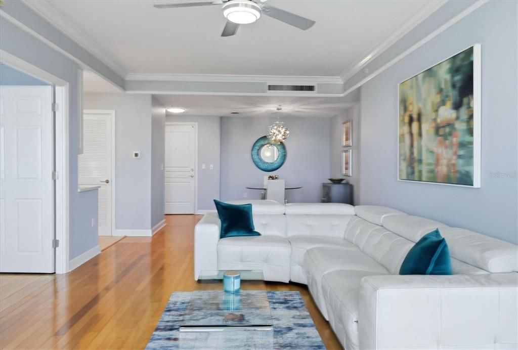 For Sale: $625,000 (2 beds, 1 baths, 990 Square Feet)
