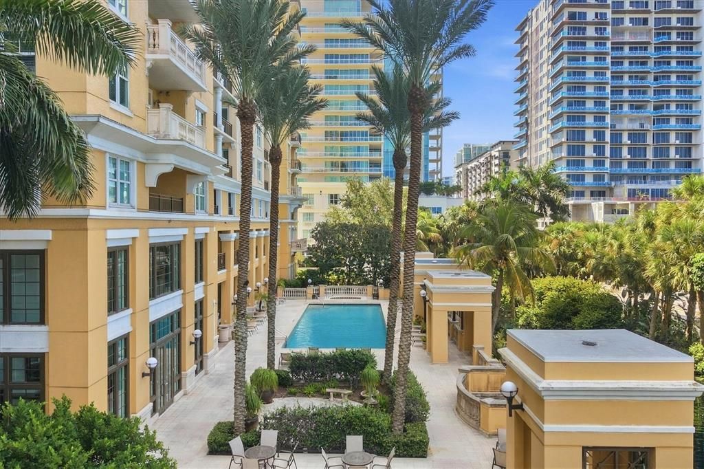 For Sale: $625,000 (2 beds, 1 baths, 990 Square Feet)