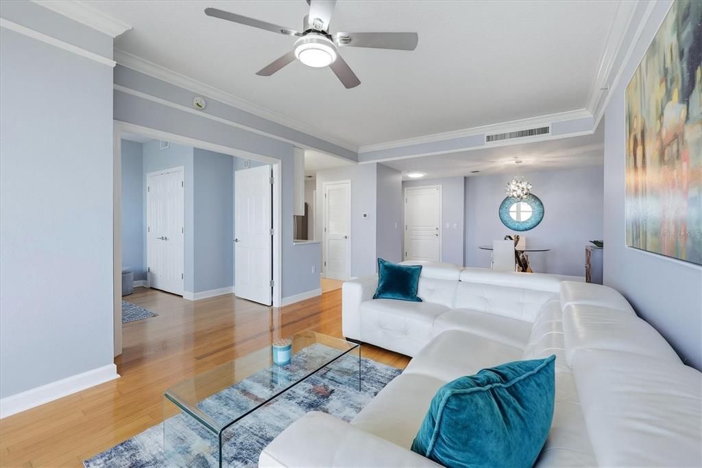 For Sale: $625,000 (2 beds, 1 baths, 990 Square Feet)