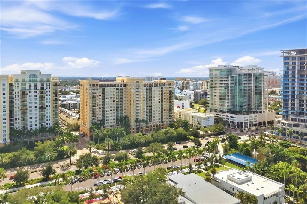 For Sale: $625,000 (2 beds, 1 baths, 990 Square Feet)