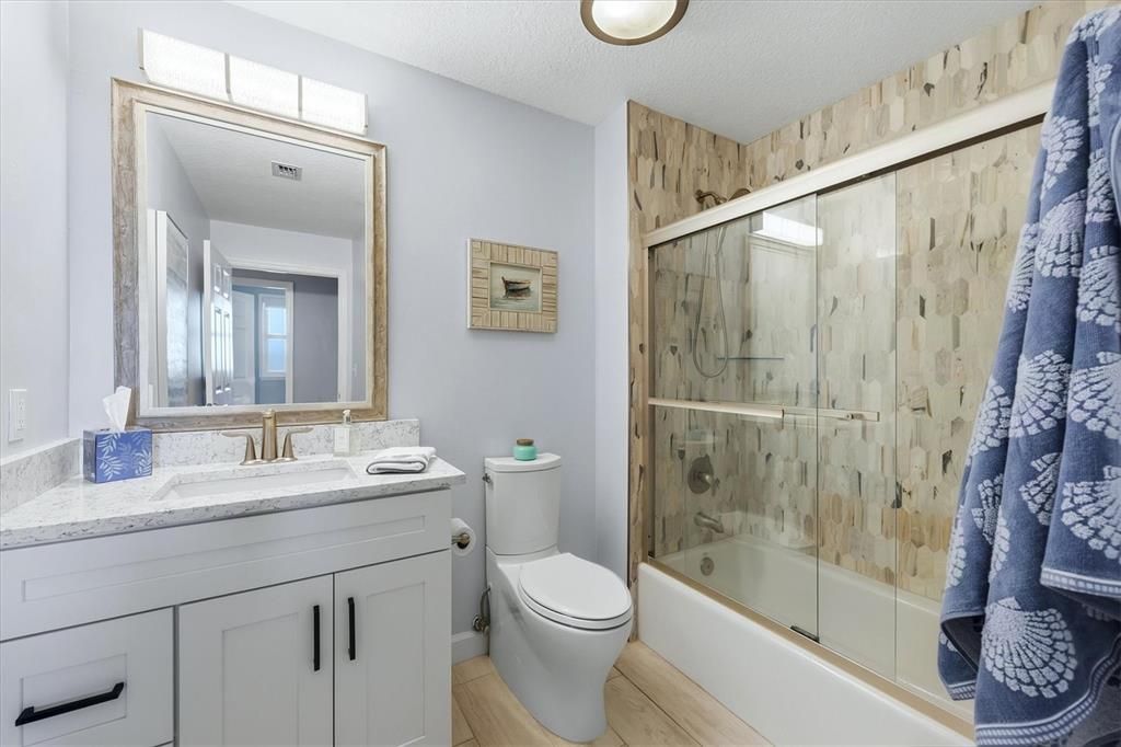 For Sale: $625,000 (2 beds, 1 baths, 990 Square Feet)