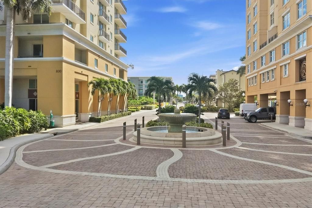 For Sale: $625,000 (2 beds, 1 baths, 990 Square Feet)