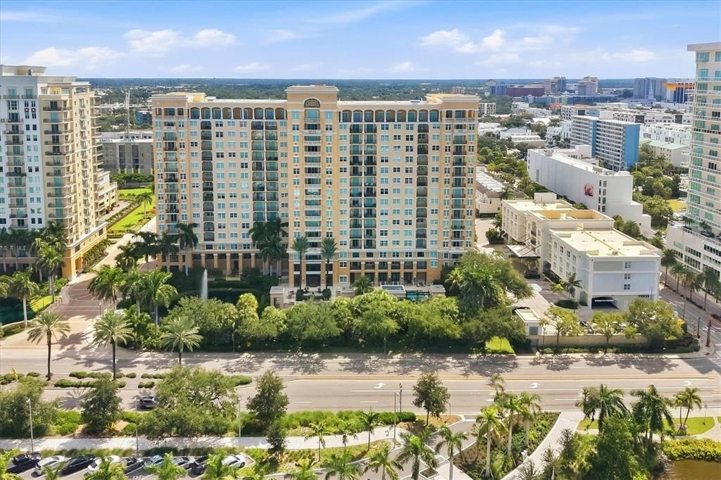 For Sale: $625,000 (2 beds, 1 baths, 990 Square Feet)