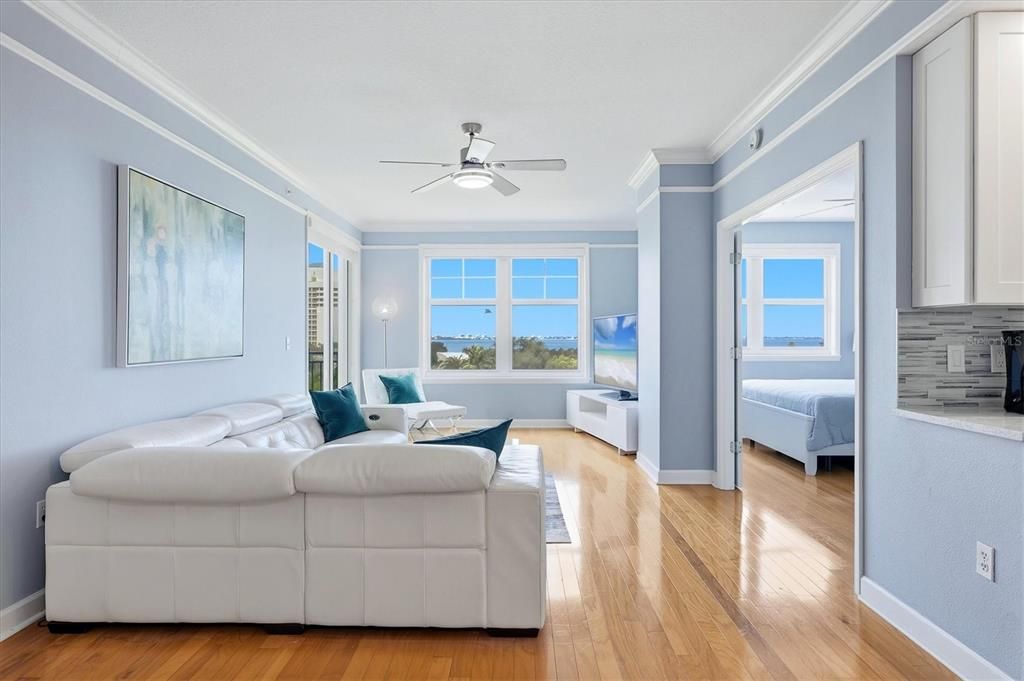 For Sale: $625,000 (2 beds, 1 baths, 990 Square Feet)