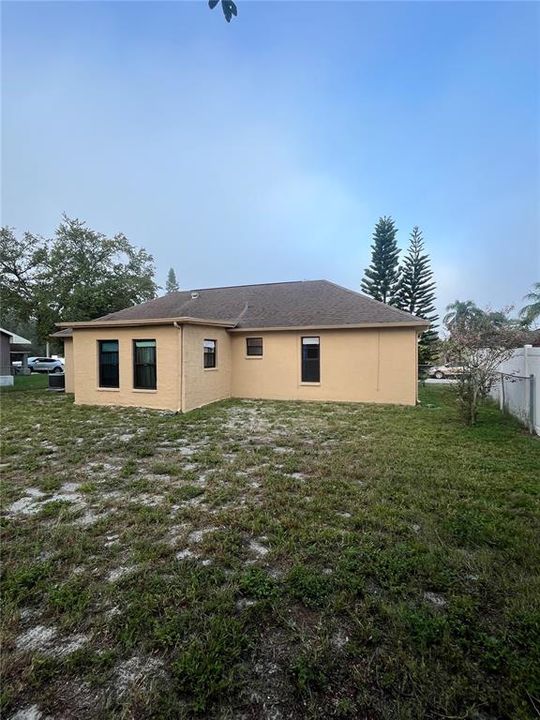 На продажу: $239,999 (2 спален, 1 ванн, 1012 Квадратных фут)