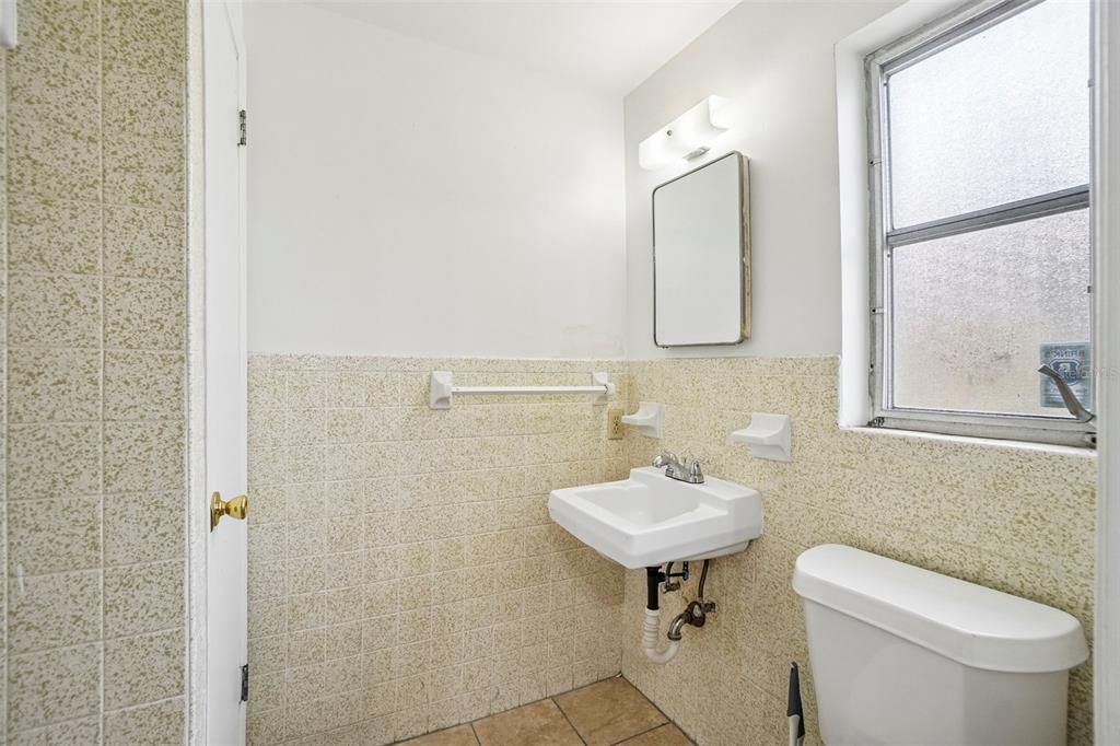 На продажу: $405,000 (2 спален, 2 ванн, 1107 Квадратных фут)