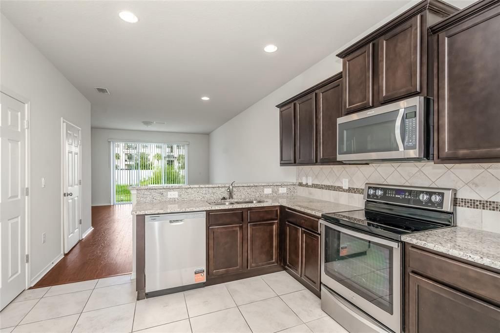 For Sale: $215,000 (2 beds, 2 baths, 1482 Square Feet)