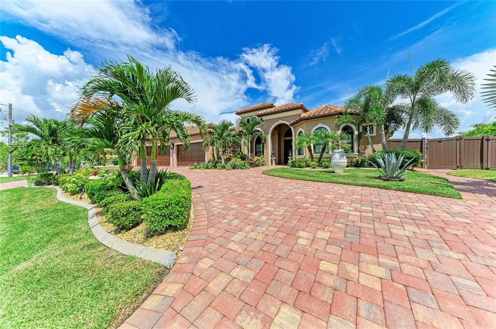 For Sale: $1,900,000 (3 beds, 3 baths, 2953 Square Feet)