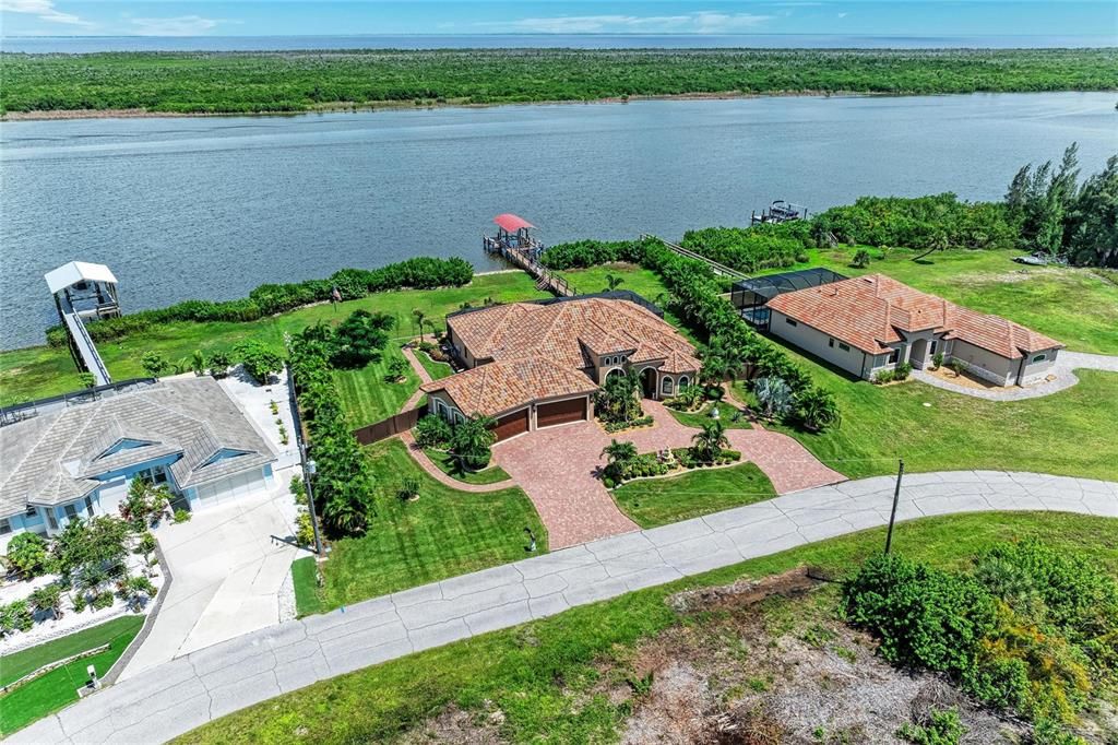 For Sale: $1,900,000 (3 beds, 3 baths, 2953 Square Feet)
