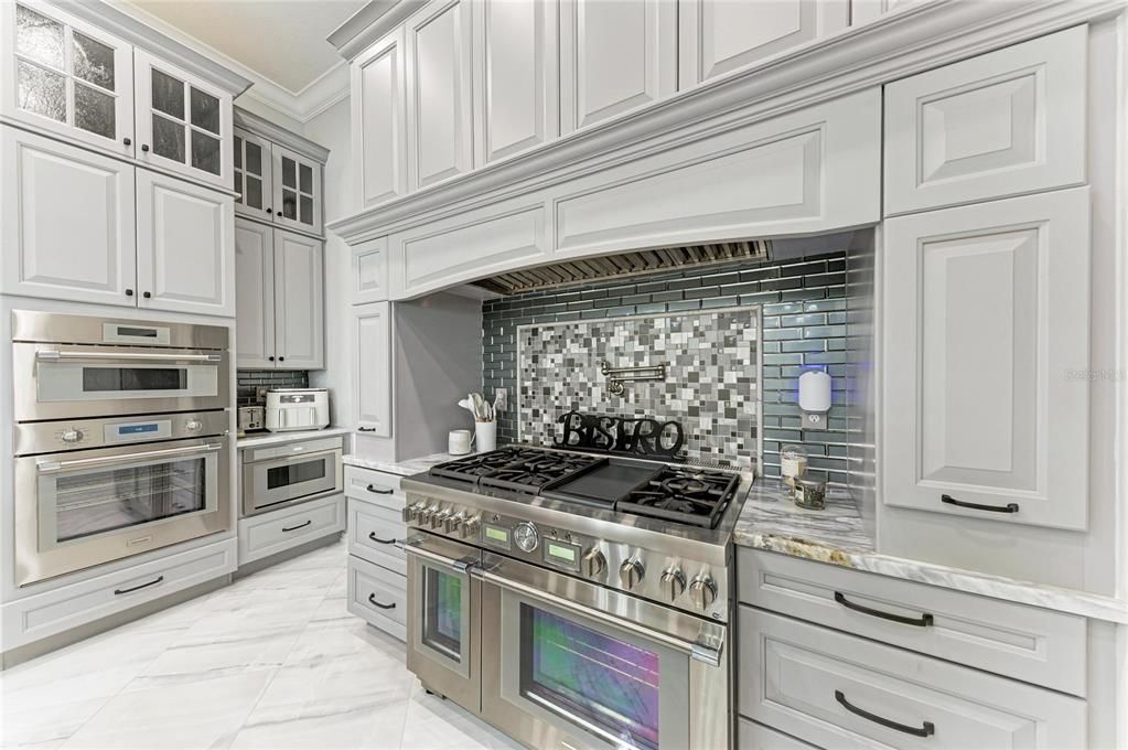 For Sale: $1,900,000 (3 beds, 3 baths, 2953 Square Feet)