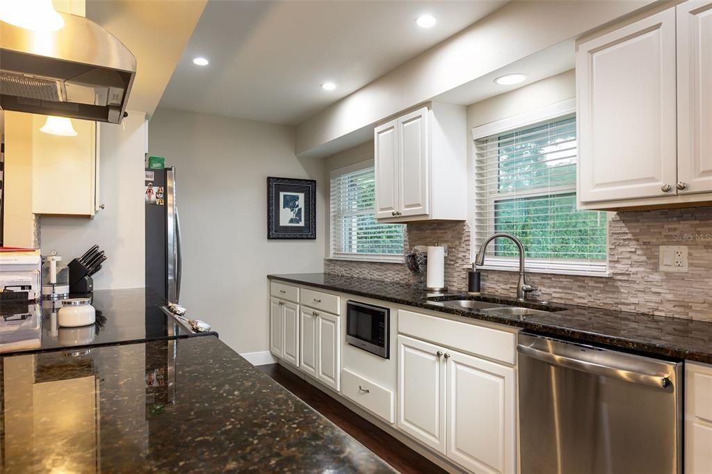 For Sale: $485,000 (2 beds, 2 baths, 1664 Square Feet)