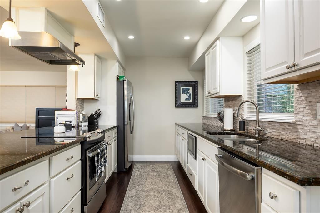 For Sale: $485,000 (2 beds, 2 baths, 1664 Square Feet)