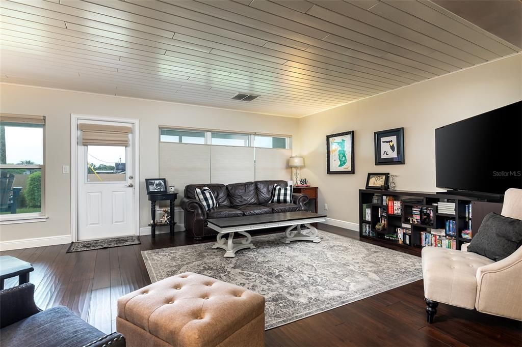 For Sale: $485,000 (2 beds, 2 baths, 1664 Square Feet)