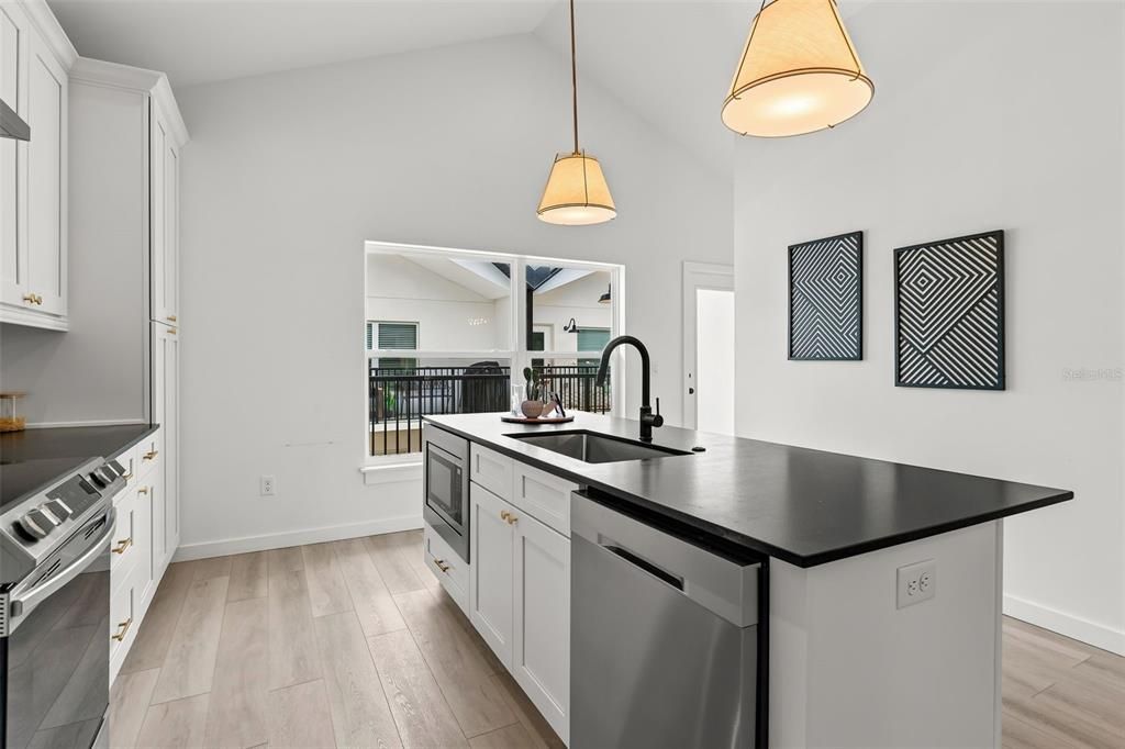 For Rent: $4,000 (3 beds, 3 baths, 2181 Square Feet)
