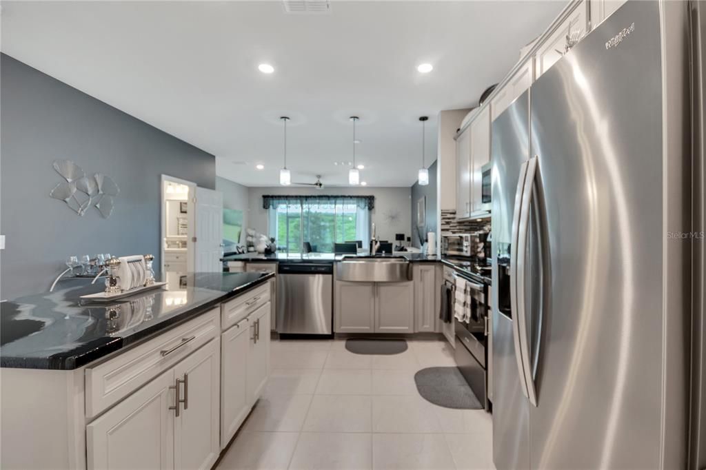 For Sale: $360,000 (2 beds, 2 baths, 1706 Square Feet)