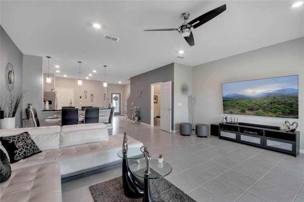 For Sale: $360,000 (2 beds, 2 baths, 1706 Square Feet)