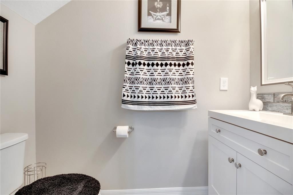 For Sale: $360,000 (2 beds, 2 baths, 1706 Square Feet)