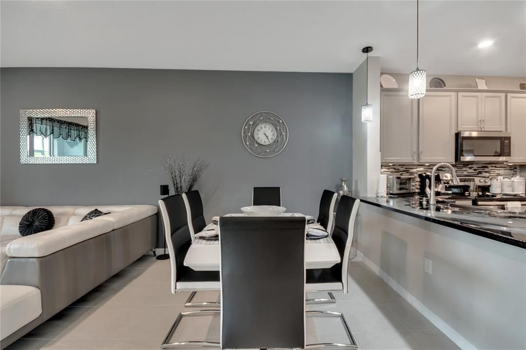 For Sale: $360,000 (2 beds, 2 baths, 1706 Square Feet)