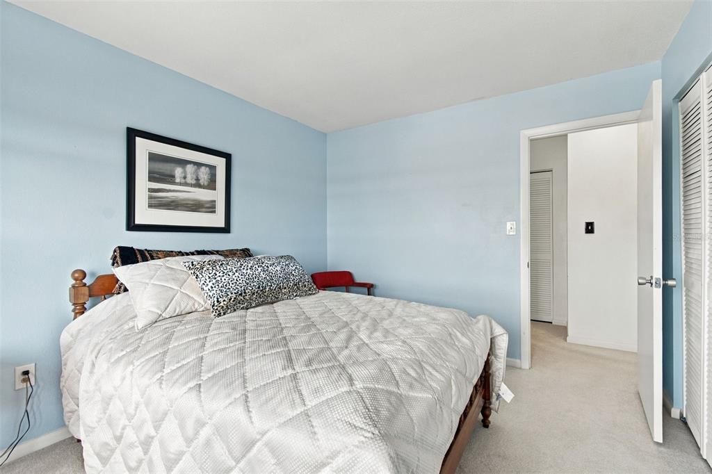 For Sale: $185,000 (2 beds, 2 baths, 959 Square Feet)