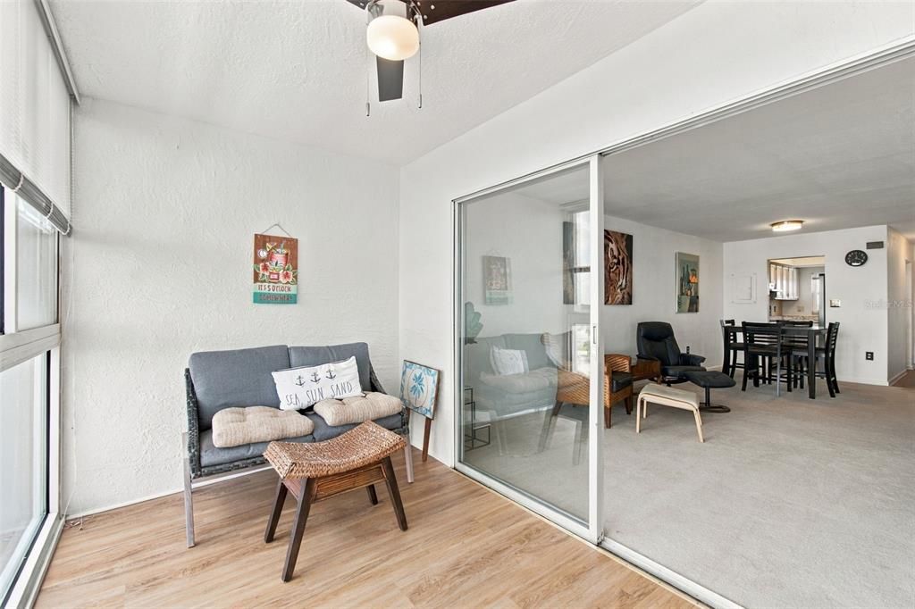 For Sale: $185,000 (2 beds, 2 baths, 959 Square Feet)