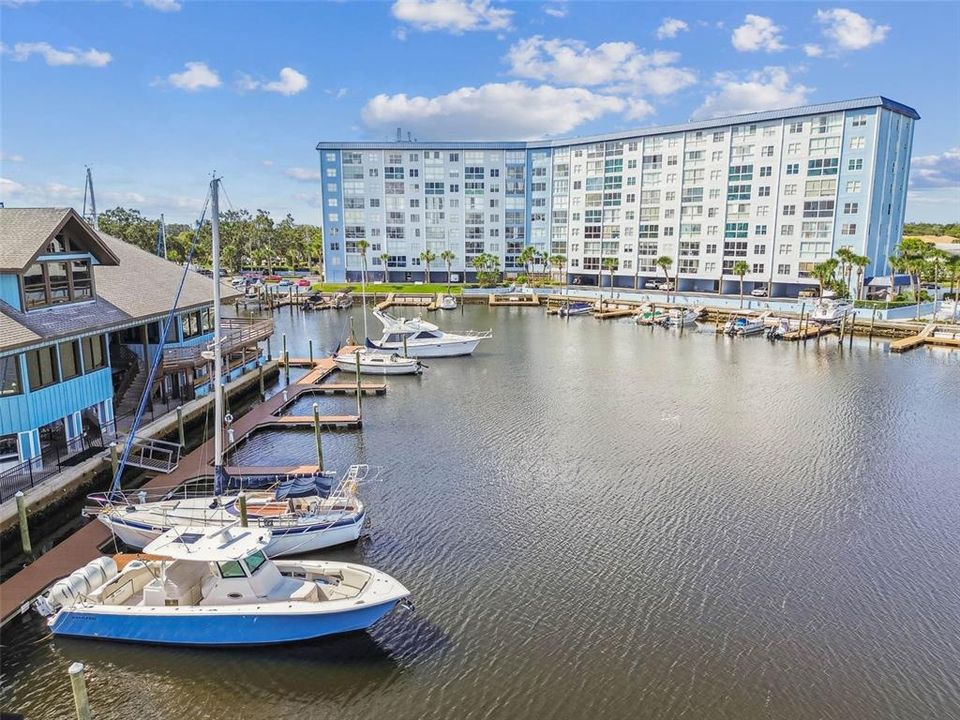 For Sale: $185,000 (2 beds, 2 baths, 959 Square Feet)