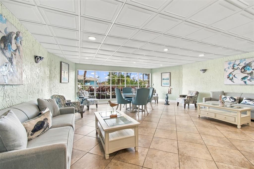 For Sale: $185,000 (2 beds, 2 baths, 959 Square Feet)