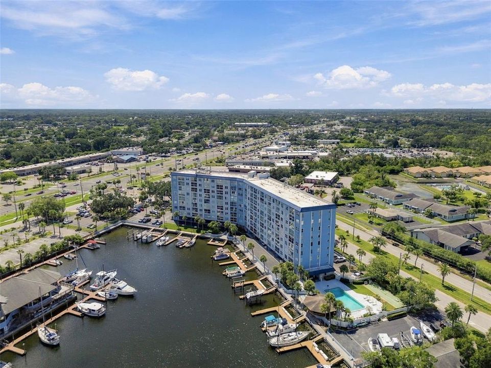 For Sale: $185,000 (2 beds, 2 baths, 959 Square Feet)