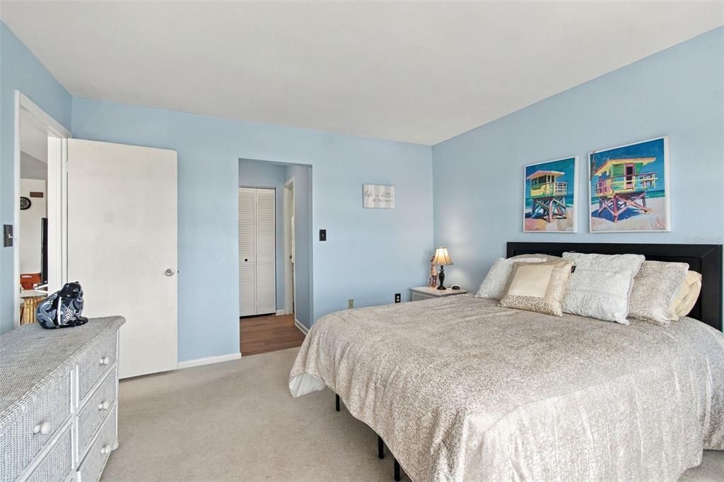 For Sale: $185,000 (2 beds, 2 baths, 959 Square Feet)