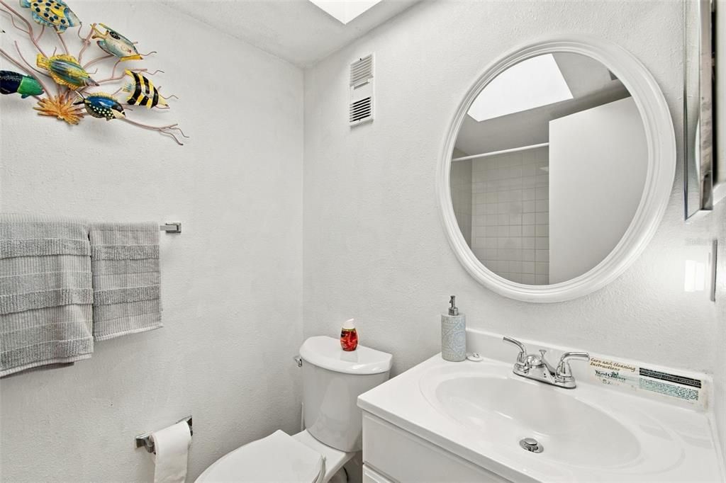 For Sale: $185,000 (2 beds, 2 baths, 959 Square Feet)