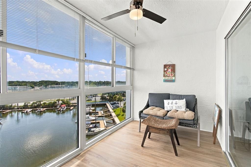 For Sale: $185,000 (2 beds, 2 baths, 959 Square Feet)